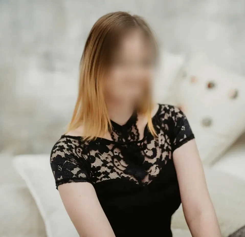 Amira, 24