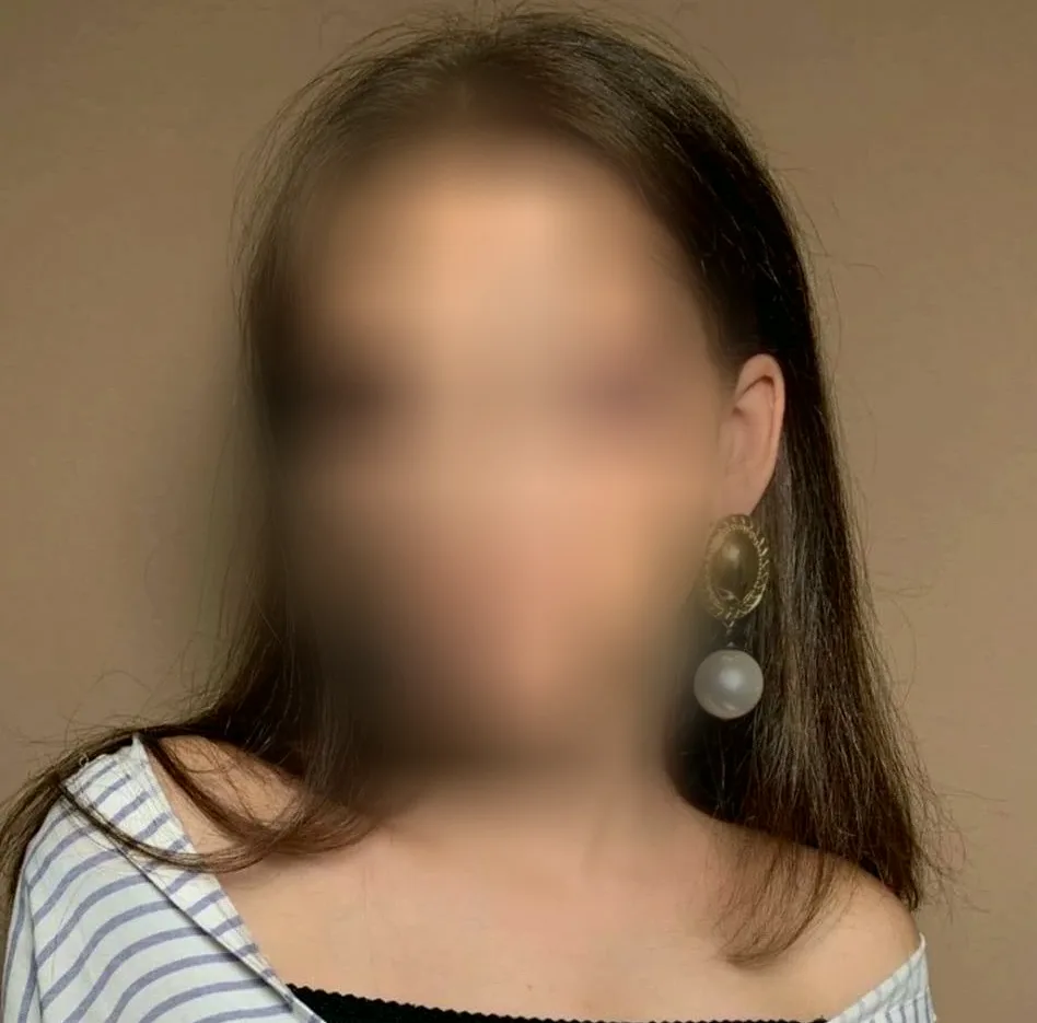 Ayse, 21
