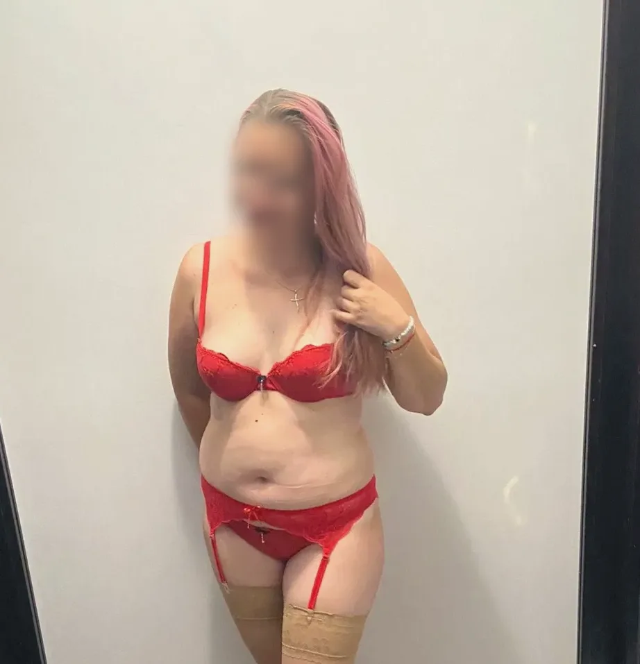 Isabell, 32