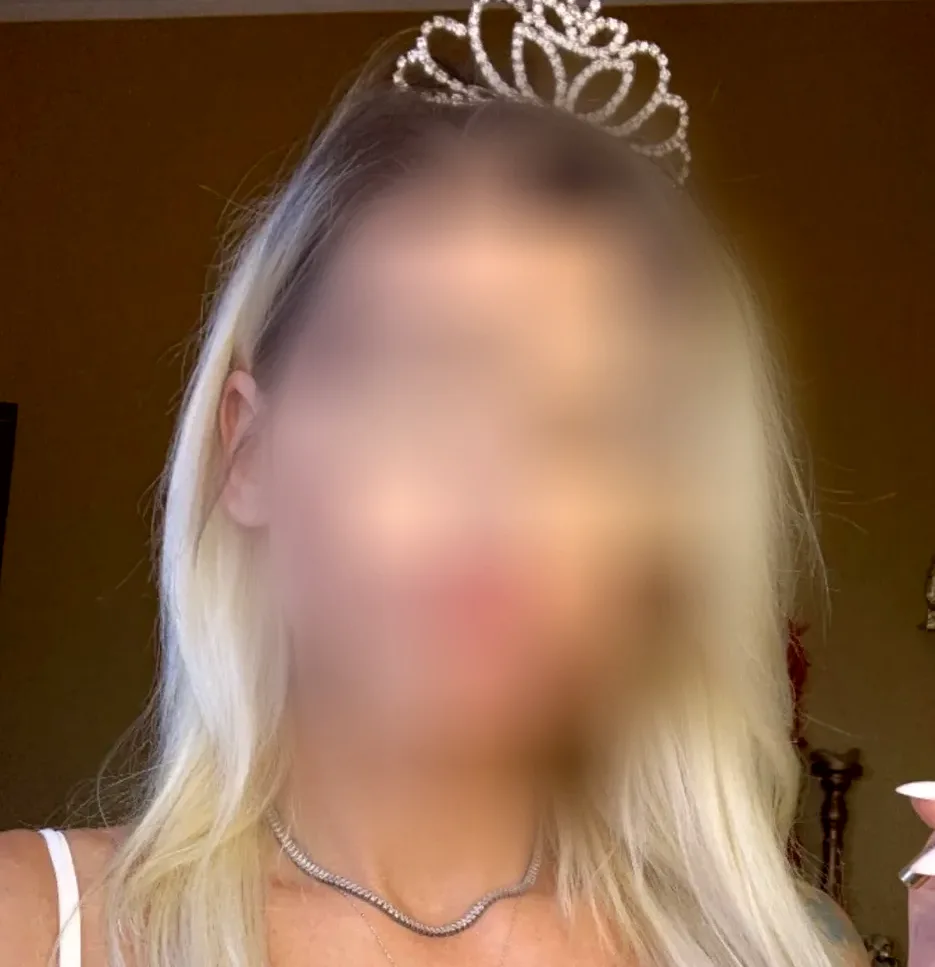 Lilly, 35