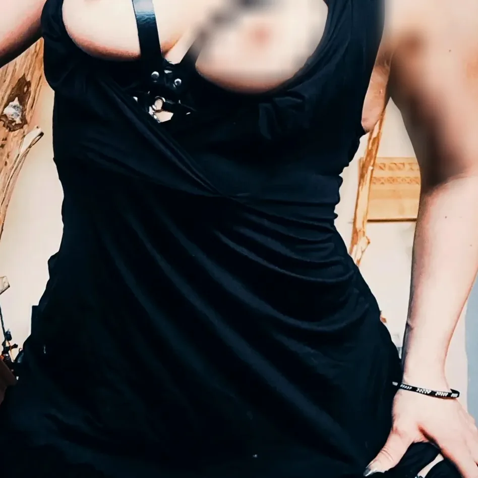Nina, 36