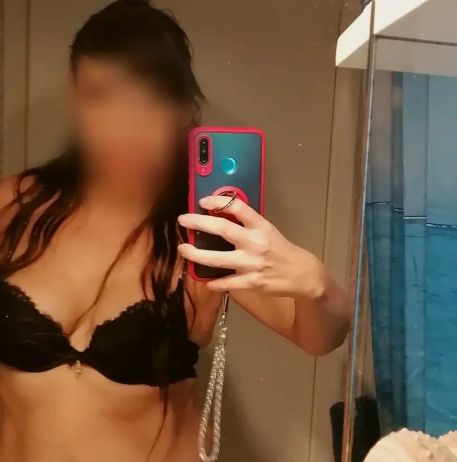 Sabrina, 36