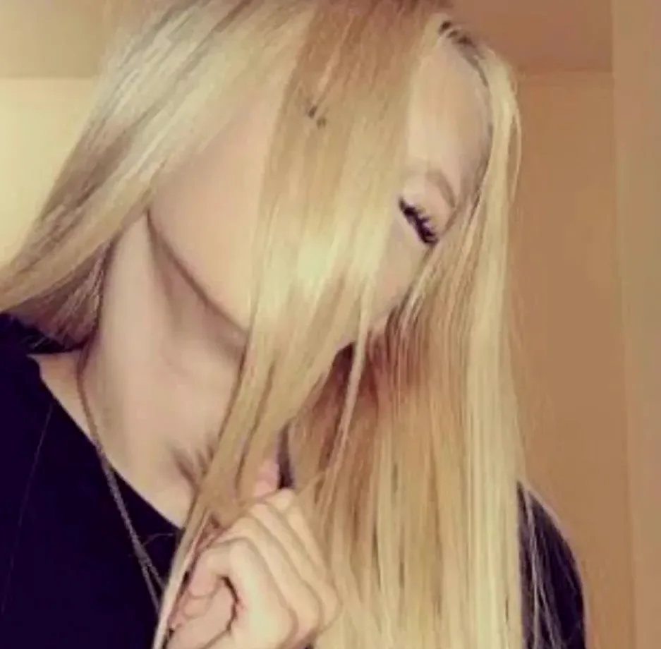Vanessa, 34